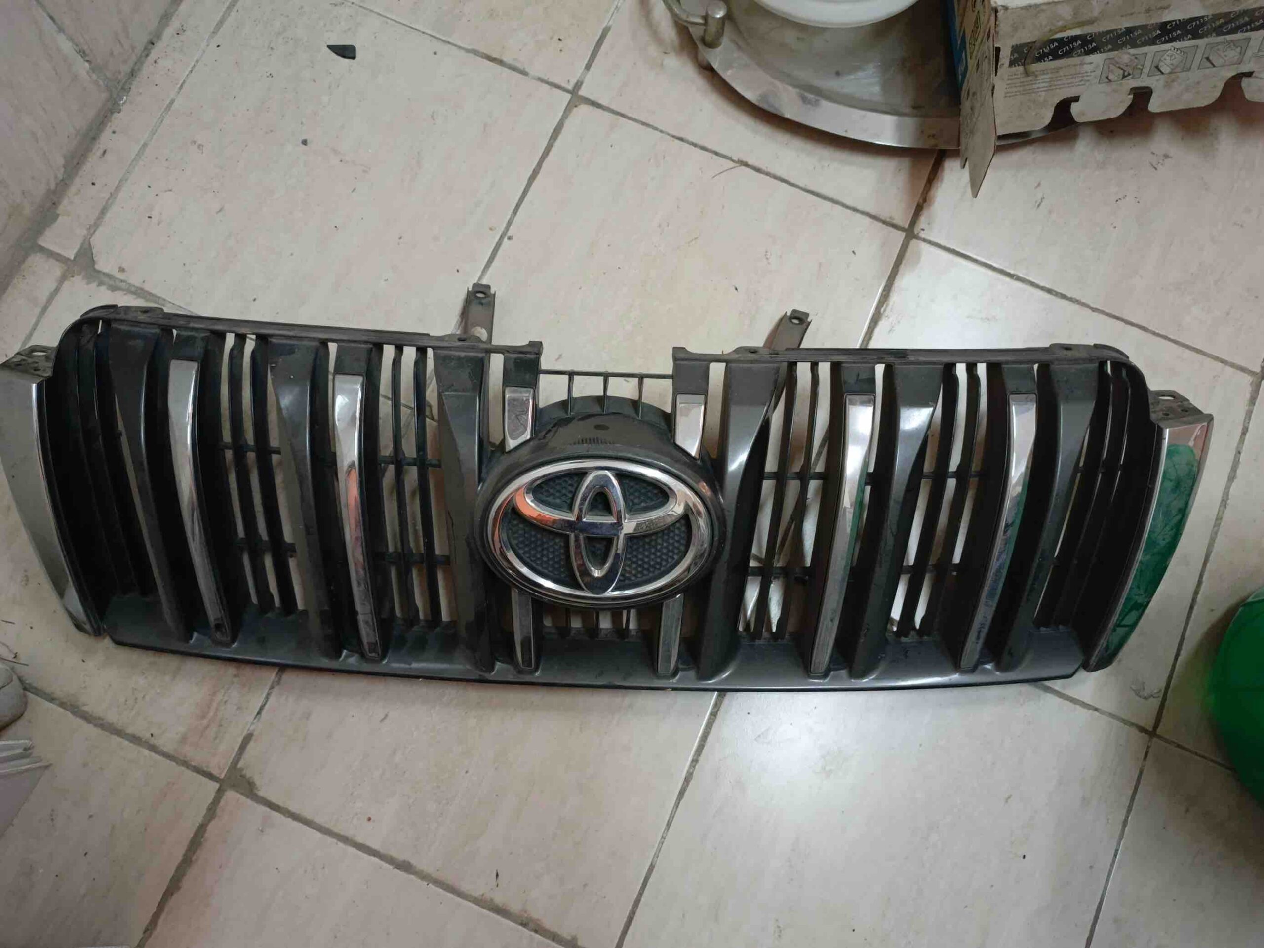 Toyota Prado Jeep front grill and tailight